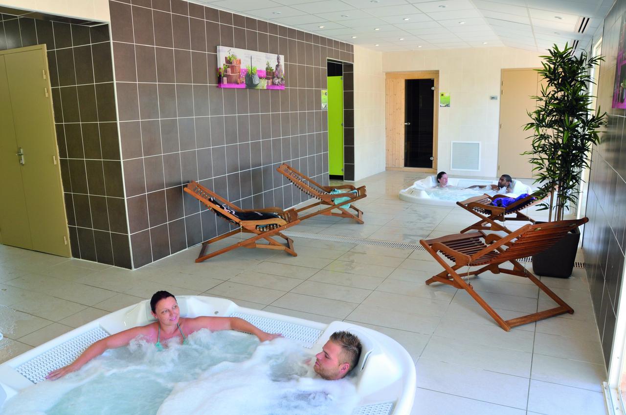 Vtf Le Castelet Hotell Saint Aygulf Eksteriør bilde